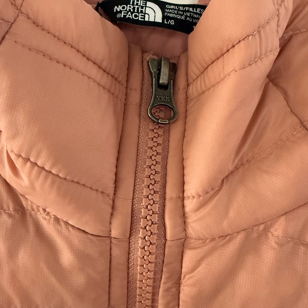 The North Face Girls Peach Quilted Puffer Jacket - Picture 6 of 13